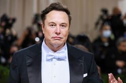 Tỷ phú Elon Musk lấy lại vị trí người giàu nhất thế giới