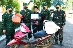 Đang vận chuyển 2kg nhựa thuốc phiện và 400 viên ma túy thì bị bắt