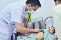 Bé trai 3 tuổi suýt mất mạng do tiêu chảy cấp