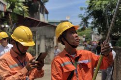 Hà Nội ngừng, giảm cung cấp điện khẩn cấp: Vì sao?