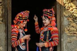 Nghệ thuật làm trang phục của người Hà Nhì là Di sản văn hóa quốc gia