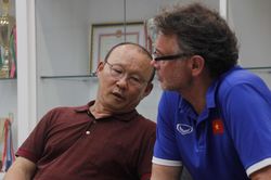 Tuyển Việt Nam: HLV Troussier cần tránh vết xe đổ của thầy Park