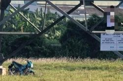 Thanh niên tử vong trong tư thế treo cổ dưới cột điện cao thế ở Bình Dương