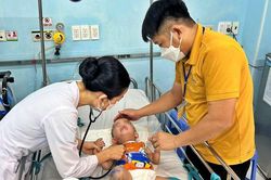 Trẻ 5 tuổi tử vong vì bệnh tay chân miệng, đội phản ứng nhanh vào cuộc