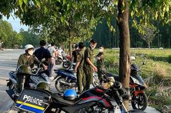Bình Dương: Điều tra vụ nam thanh niên chết dưới cột điện cao thế