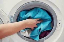 Quần áo giặt máy lấy ra nhăn như giẻ lau: Trước khi giặt làm bước này để đồ phẳng phiu, không mất công là