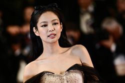 Bị chê hết thời phải đi đóng phim 18+, Jennie (BLACKPINK) bất ngờ lên tiếng khiến khán giả sốc toàn tập