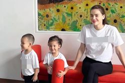 Hai nhóc tỳ Hồ Ngọc Hà theo mẹ đi diễn, quý tử Leon gây chú ý vì chi tiết này