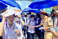 'Đội nắng' đồng hành cùng thí sinh kỳ thi tuyển sinh lớp 10