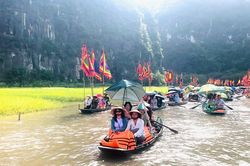 Du lịch vào mùa cao điểm: Xin đừng 'ăn xổi ở thì'!
