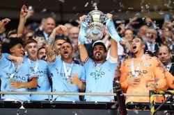 Hạ MU bằng 2 tuyệt phẩm, Man City vô địch cúp FA