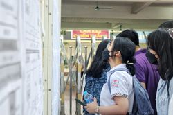 Sĩ tử chạy sô, dự thi 5 trường chuyên trong 12 ngày