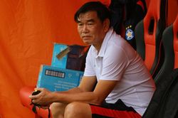 HLV Vũ Tiến Thành khiến cựu thuyền trưởng tuyển Việt Nam phải từ chức