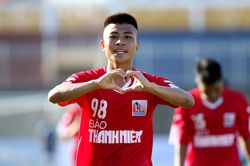 HLV Troussier gọi thêm tiền đạo Hoàng Anh Gia Lai lên tuyển