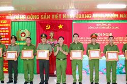 Công an Kiên Giang vượt biển trấn áp tội phạm