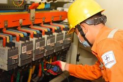 Hàng chục công ty, xưởng sản xuất ở Hà Nội mất điện cả ngày 3/6