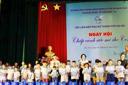 Hà Nội: Gần 1.183 trẻ mồ côi, trẻ có hoàn cảnh khó khăn được mẹ đỡ đầu