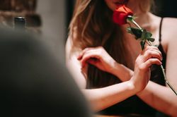 Bạn gái khăng khăng 'bố mẹ ai người đó lo' khiến tôi choáng váng