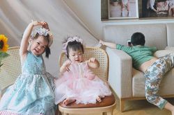 1 ngày bình thường của mẹ bỉm, chăm 3 con nhưng vẫn có thời gian cắm hoa, làm bánh