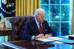 Tổng thống Mỹ Joe Biden ký ban hành luật đình chỉ trần nợ công