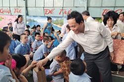 Phó Thủ tướng Chính phủ Trần Lưu Quang thăm Trung tâm Phục hồi chức năng - Giáo dục trẻ em khuyết tật tỉnh Khánh Hòa