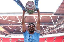 Gundogan, 32 tuổi vẫn như người không phổi, thủ lĩnh thực sự của Pep Guardiola