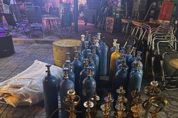 Bóng cười, shisha, thuốc lá điện tử tràn ra vỉa hè, ồn ào từ 11 giờ khuya đến 6 giờ sáng