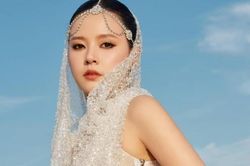 Diễn viên Midu khoe 'eo con kiến'