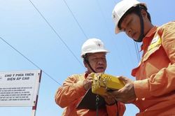 'Lính truyền tải' bám tuyến mùa nắng nóng