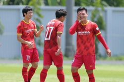 Tuyển Việt Nam: HLV Troussier có 'chơi dao' với Công Phượng, Quang Hải?