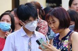 Vượt hàng trăm km cho con về Thủ đô giành suất vào trường chuyên