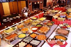 Nhân viên nhà hàng buffet lâu năm tiết lộ: 4 cách giúp bạn ăn buffet thông minh không lo bị thiệt thòi