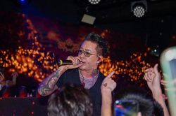 Chạy show ca hát, Tuấn Hưng không dám cởi áo trước mặt khán giả nữ vì 'sợ'... ngủ sofa