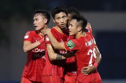 Thắng đậm tại Thanh Hóa, CLB Công an Hà Nội áp sát ngôi đầu