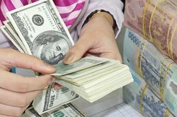 Giá USD chợ đen lao dốc
