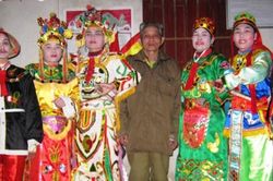 Tuồng làng Kẻ Gám 'truyền nối' báu vật