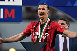 AC Milan chia tay Ibrahimovic khi San Siro còn mãi một tượng đài vĩ đại
