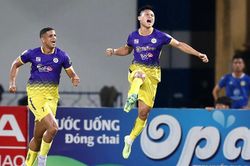 Hà Nội FC vượt khó, HAGL 'chết dở' với người cũ