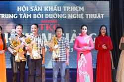 NSƯT Trịnh Kim Chi: Tôi vừa giảng dạy vừa… đi học cùng Hoài Linh