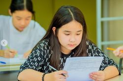 Sai sót trong đề Toán thi vào lớp 6, Trường Marie Curie nói 'do lỗi in ấn'
