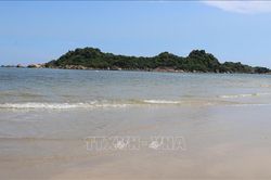 Chung tay đẩy lùi 'ô nhiễm trắng' - Bài cuối: Kiểm soát môi trường, phát triển bền vững kinh tế biển