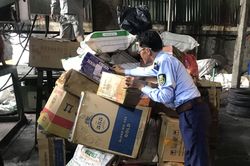 TP Hồ Chí Minh: Tiêu hủy hơn 20.000 bao thuốc lá nhập lậu