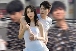 Anh Tú gây sốt với diện mạo mới, xuống phố nhảy nhót: Dân mạng bất ngờ gọi tên Diệu Nhi!
