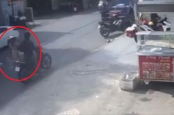 Đang đi trộm xe máy gặp ngay cụ bà ăn xin, gã đạo chích làm một điều không tưởng