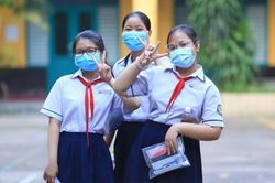 Thi vào lớp 10 ở TP.HCM: 9 thí sinh nhờ cán bộ coi thi viết hộ bài thi