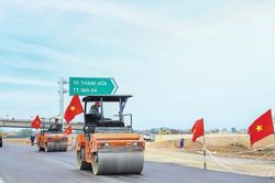 Tăng tốc triển khai nhiều dự án giao thông liên kết vùng