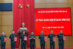Bộ đội Biên phòng Gia Lai: Trao quân hàm sĩ quan năm 2023