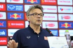HLV Philippe Troussier: Trao cơ hội, tạo sự cạnh tranh
