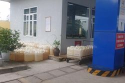 Nguy cơ mất an toàn khi mua bán, vận chuyển xăng dầu ở Móng Cái