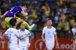 Hồng Duy rời đội tuyển Việt Nam, Quang Hải chưa đến hội quân